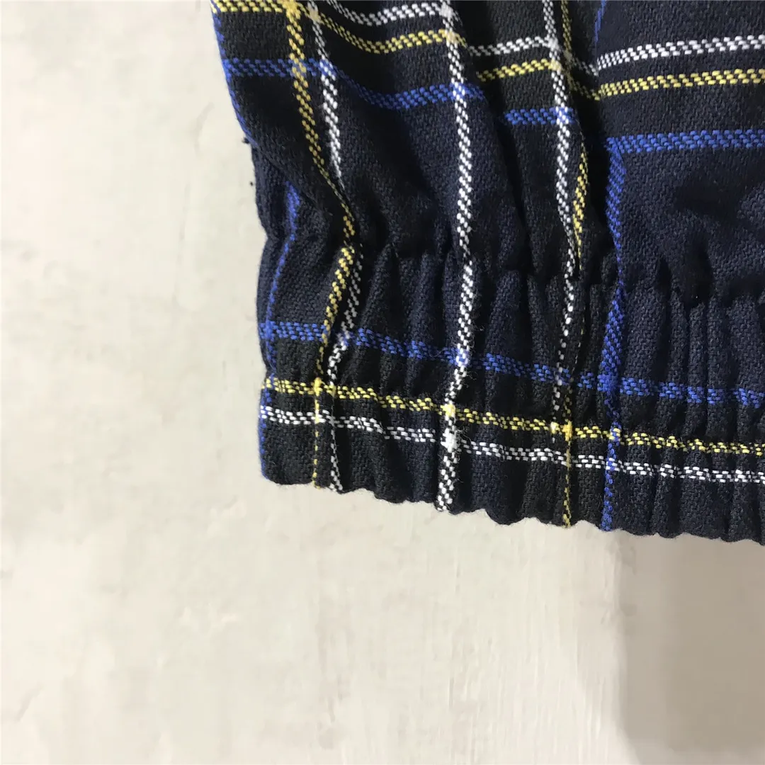 The top tested version OFF-WHITE OW blue plaid trousers, the same style pure cotton loose sweatpants for men and women couples, 380g re-woven woven pure cotton fabric, printed on cloth, the logo of the finished product appears randomly, each piece is different, the warp and weft lines are obvious, and the LOGO is clear. Size xs-L Color: Black Size chart (The waistline is elastic and can be enlarged) P:360